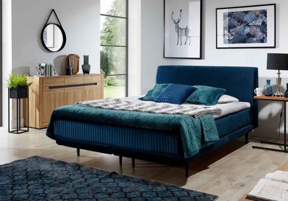 OKAY nábytok Čalúnená posteľ Scarlett 180x200, tmavo modrá, vr. matraca, značky OKAY nábytok